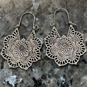 2/$25 or 3/$35  NWOT Southwestern silver boho earrings with a floral design